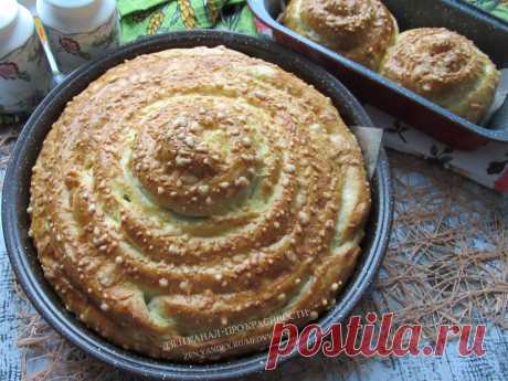 Всего лишь рыбные консервы и рис: показываю, как делаю на скорую руку сочный пирог (и пирожки в придачу) | ПРО красивости: косметика, кухня | Яндекс Дзен