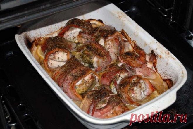 Судак в беконе