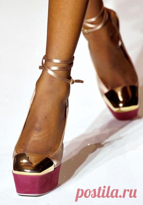 Yves Saint Laurent Spring 2012