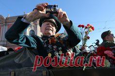 Ветеран во время празднования Дня Победы в Санкт-Петербурге
© Руслан Шамуков/ТАСС | ТАСС: Общество - Как отметили День Победы в городах России