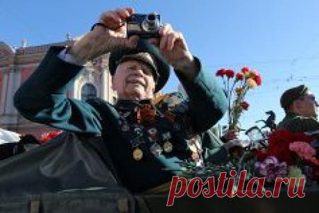 Ветеран во время празднования Дня Победы в Санкт-Петербурге
© Руслан Шамуков/ТАСС | ТАСС: Общество - Как отметили День Победы в городах России