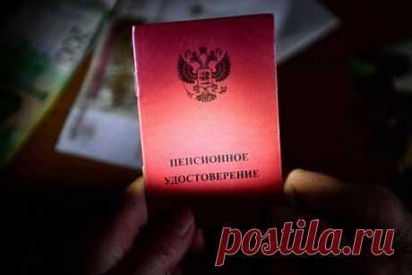 Российские пенсионеры получат ежемесячную прибавку. Юрист Ирина Сивакова рассказала о том, что ухаживающим за больным родственником положена ежемесячная доплата в размере 2400 рублей. Для получения прибавки необходимо предоставить доказательства того, что близкий родственник пенсионера действительно является нетрудоспособным и находится у него на иждивении.