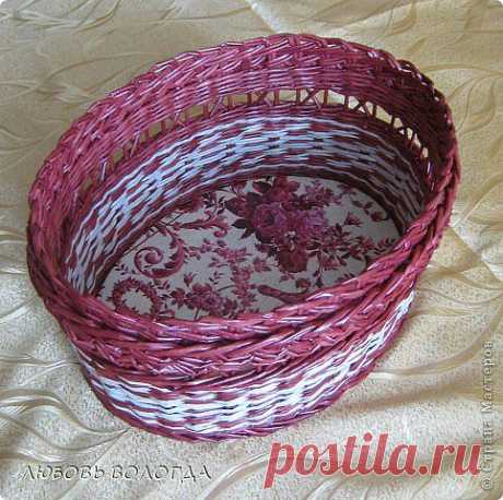 овальная корзинка из газет