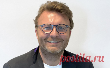 У семьи главы представительства «России сегодня» в ФРГ изъяли паспорта. В Берлине сотрудники полиции пришли в квартиру главы «России сегодня» в ФРГ Сергея Феоктистова и изъяли паспорта у его жены и семилетней дочери, передает «РИА Новости».