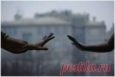 Когда люди уходят – отпускай. Судьба исключает лишних. Это не значит, что они плохие. Это значит, что их роль в твоей жизни уже сыграна.