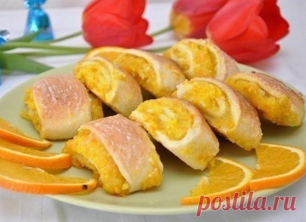 Мягкие апельсиновые печенья - У нас так Мягкие апельсиновые печенья Ингредиенты: — мука 2 стакана — яйцо 1 шт — масло сливочное 50 г — сметана 3 ст.л. — сахар 80 г — сода ½...