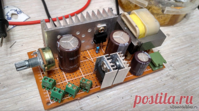 Простейший блок питания на линейных стабилизаторах с регулировкой напряжения Здравствуйте, уважаемые читатели! Спустя три месяца я вернулся на сайт под новым ником (прошлый был просто Феодор), и, конечно же, не просто так. Я решил поделиться очередной своей самоделкой, и на этот раз удалось собрать доступный, а самое главное, простой блок питания. Основные детали были