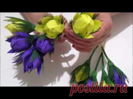 Цветы из гофрированной бумаги с конфетой. Весенний цветок из гофрированной бумаги.