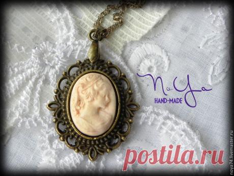 Кулон &quot;Камея&quot; - бежевый,кулон,камея,камея с дамой,слоновая кость,изящное
