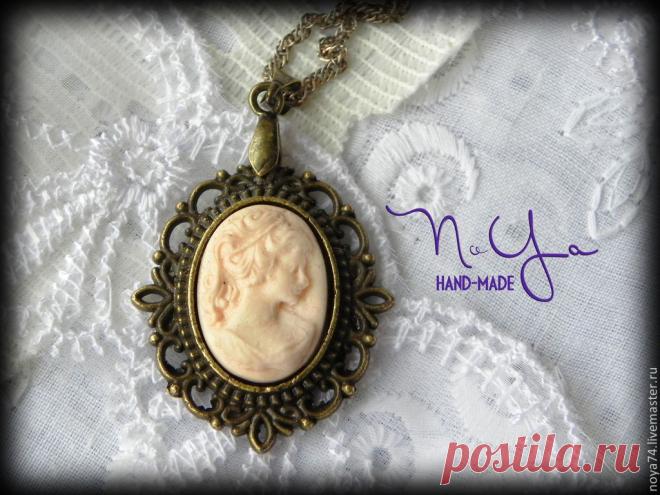 Кулон "Камея" - бежевый,кулон,камея,камея с дамой,слоновая кость,изящное