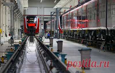 Первые вагоны российского высокоскоростного поезда начнут собирать в 2026 году. Глава РЖД Олег Белозеров заявил, что первые два опытных образца будут собраны в конце 2026 года - начале 2027 года