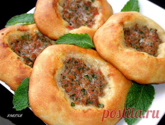 Лепёшки с мясным фаршем.