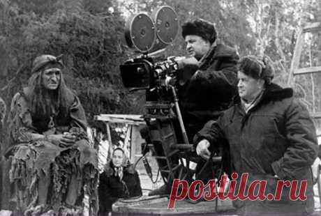 «Морозко» — наверное, лучший фильм-сказка режиссера Александра Роу. Под его фильмы которого не одно поколение проникалось «русским духом». Лиричные и страшные, поучительные и смешные, сказки ирландца с русской душой Роу любимы всеми.