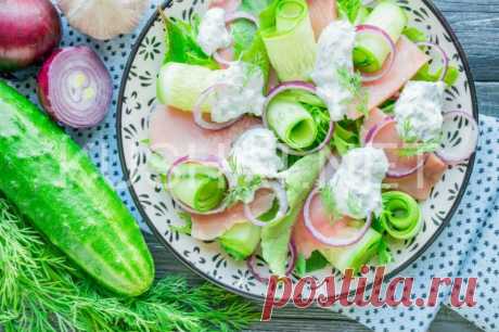 Салат с копченой горбушей и огурцами. Пошаговый рецепт с фото | Кушать нет