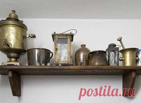 Настенные полки в кухне