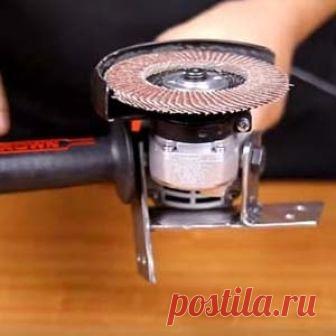 Приспособление для болгарки своими руками (27 фото) Самодельное универсальное приспособление для болгарки сделанное своими руками: подробное изготовление с фото. Представляем Вашему вниманию очередное самодельное приспособление для болгарки, с его помощью можно закрепить УШМ в тисках в нужном положении и тем самым расширить её функционал использования.