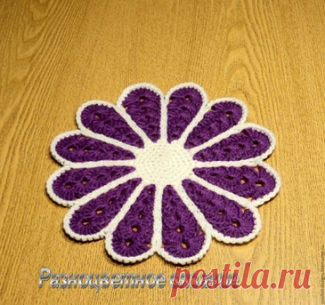 Купить Вязаная крючком Прихватка-салфетка, подставка под горячее - подарок для женщины, небольшой подарок