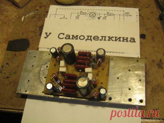 Высоковольтный выпрямитель и стабилизатор для лампового УМЗЧ Если не принимать во внимание идеологические соображения, то стабилизатор анодного напряжения усилителя мощности звуковой частоты (УМЗЧ) на радиолампах дает много преимуществ при конструировании – экономия пространства и массы по сравнению с конденсаторно-дроссельным фильтром сравнимых