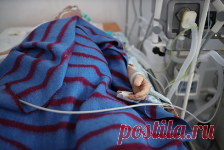 Омикрон-штамм выявили на Камчатке. Первые десять случаев заболевания омикрон-штаммом коронавируса выявили на территории Камчатского края. В пресс-службе правительства уточнили, что до этого в крае был распространен штамм «дельта». По данным оперштаба, за последние сутки на Камчатке выявили 187 новых случаев коронавируса, госпитализированы 35 человек.