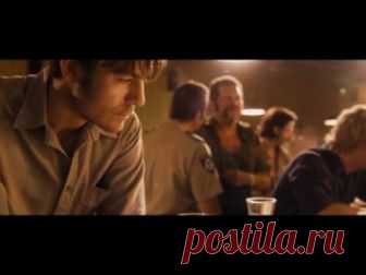 Пятничное кино  Рыжий пес (2011)

В далеком шахтерском поселке, где живут суровые и не слишком общительные люди, однажды появляется энергичный рыжий пес из породы келпи.

Только ему под силу расшевелить провинциальное сонное царство. Рыжий не подчиняется никому, но его любят все.

С помощью неутомимого пса многим поселенцам суждено обрести друзей, счастье, надежду и радость.

А некоторым — найти любовь всей своей жизни. 

#наше_кино@veterperemen74