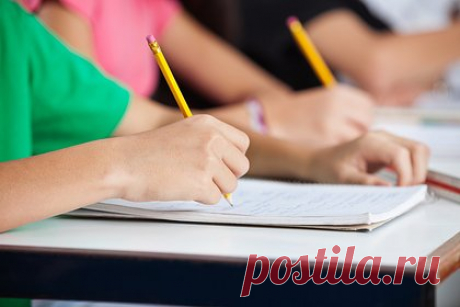 Российские военные выступили перед третьеклассниками с матерными шевронами. В школе в Тюменской области участники специальной военной операции (СВО) выступили на уроке перед третьеклассниками с матерными шевронами. Военные пришли на встречу со школьниками, которая проходила в рамках проекта «Наследники победы». Директор школы отметила, что мероприятие не было с ней согласовано.