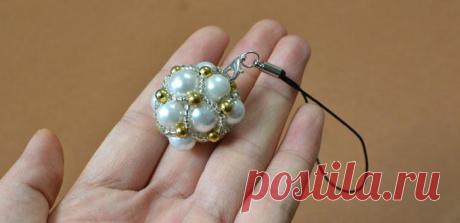 Instructions on How to Make Personalized Ball Keychains with White Pearl Beads - Pandahall.com