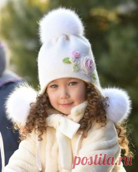 Вязаные шапки для девочек (94 фото): для подростков (12-14 лет) с ушками и теплая шапка для новорожденной девочки