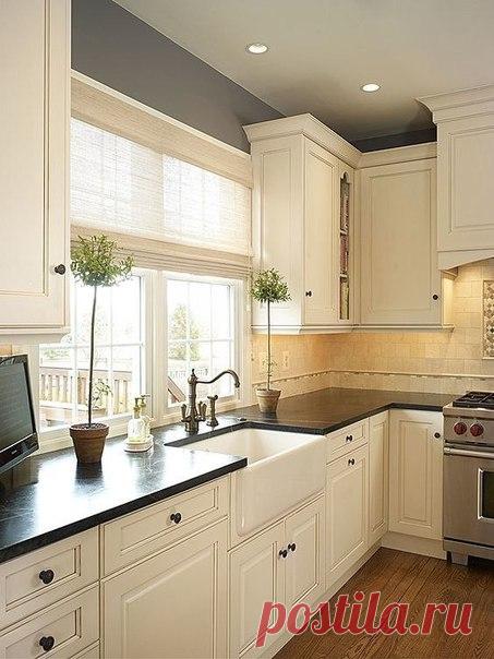 Светлая кухонька
