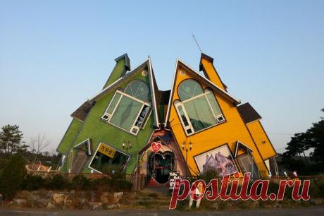 16 Bizarre Buildings You Won’t Believe Actually Exist