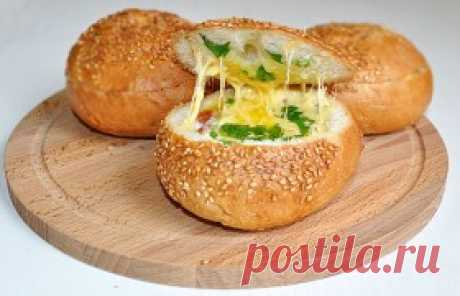 Завтрак из готовых булочек с яйцом и сыром – пошаговый фоторецепт
