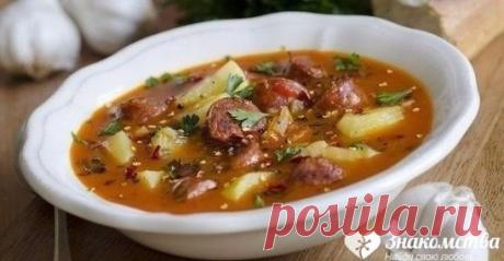 ✔ Знакомства для серьезных отношений ➡ RusLoveGroup.ru ✔
Острый испанский суп с колбасками
Ингредиенты:
-Куриный бульон — 4 л
-Картофель — 4-5 шт.
-Помидоры — 1-2 шт.
-Колбаски охотничьи — 3–4 шт.
-Чеснок — 1–2 зубчика
-Свежая зелень — по вкусу
-Болгарский перец — 1 шт.
-Лук — 1 шт.
-Паприка — по вкусу
-Специи — по вкусу
Приготовление:
1. Нарежьте охотничьи колбаски и обжарьте их в сковороде в оливковом масле.
2. Также в сковороду добавьте нашинкованный чеснок, морковь, ос...