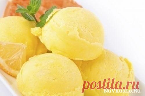 Детское мороженое из творога с бананами ·