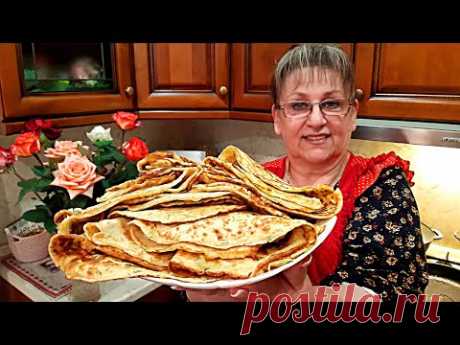 натрите 1 кабачок и 1 картофелину
