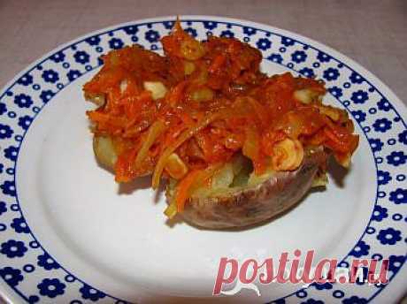 Печеный картофель под овощами / рецепт с фото
