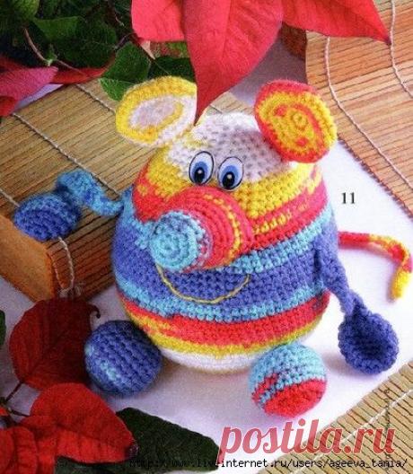 ВЕСЁЛАЯ МЫШКА ВЯЗАНАЯ КРЮЧКОМ.