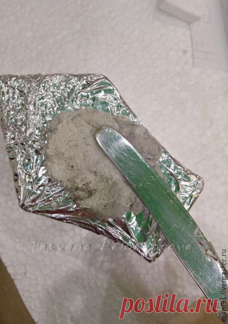 Давно хотела рассказать и показать, как сделать полые фигуры из массы папье-маше, не используя пластилин для основы. Нам потребуются: - пенопласт; - эскиз; - канцелярский нож; - зубочистки (для соединения деталей); - фольга; - фен строительный; - масса папье-маше (я делаю из стиропорового клея и туалетной бумаги); - вата; - акриловая белая краска; - наждачная бумага. Важно!