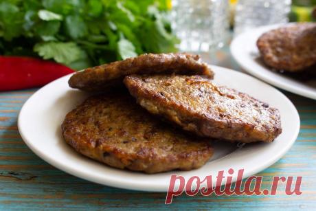 Нежные оладьи из куриной печени и овощей | Кухонный Сумбур | Пульс Mail.ru