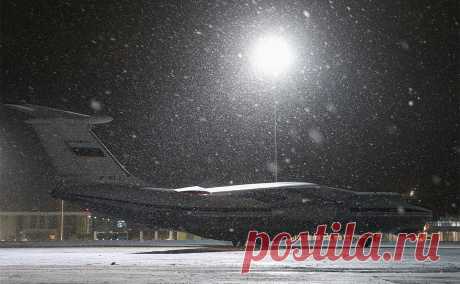 В Шереметьево из-за отказа системы навигации аварийно сел Ил-76. Транспортный самолет Ил-76 благополучно совершил аварийную посадку в аэропорту Шереметьево, сообщили РБК в пресс-службе аэропорта.