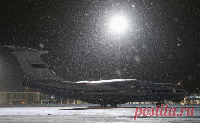 В Шереметьево из-за отказа системы навигации аварийно сел Ил-76. Транспортный самолет Ил-76 благополучно совершил аварийную посадку в аэропорту Шереметьево, сообщили РБК в пресс-службе аэропорта.