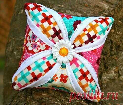 Пёстрая игольница: мастер-класс