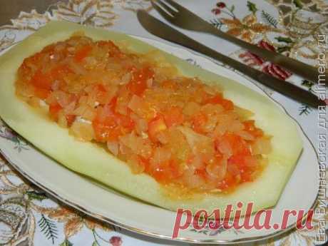 Фаршированный кабачок, запеченный в духовке