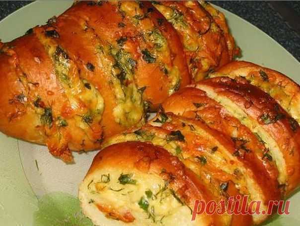 батон запеченый с сыром и чесноком