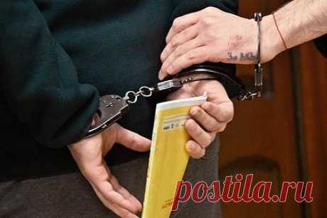 Главу российского города задержали за махинации с жильем на 117 миллионов рублей. 48-летнего главу Анжеро-Судженска задержали за махинации с жильем сирот на 117 миллионов рублей. Вместе с ним была задержана 32-летняя экс-председатель Комитета по управлению муниципальным имуществом. Им вменяют злоупотребление полномочиями, повлекшее тяжкие последствия.