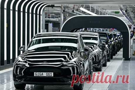 Подержанные электромобили рекордно подешевели из-за Tesla. Аналитики американской компании iSeeCars оценили влияние Tesla на рынок автомобилей. Выяснилось, что средняя цена автомобиля на вторичном рынке снизилась на 3,6 процента за год, достигнув 31,2 тысячи долларов. Резкое удешевление электромобилей на вторичном рынке связали с политикой Tesla Илона Маска.
