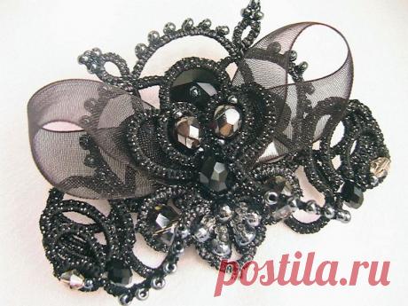 Ксения Сахатырь - Броши в черном цвете