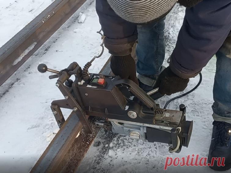 Выполняем заявки на сверление рельсов
Сверлим отверстия под накладки и крюки. Работа выполняется квалифицированными сотрудниками на импортном оборудовании. Сверлим отверстия диаметром ф 22, ф 28 и ф 36. 
Есть шаблоны на всю линейку рельсов.