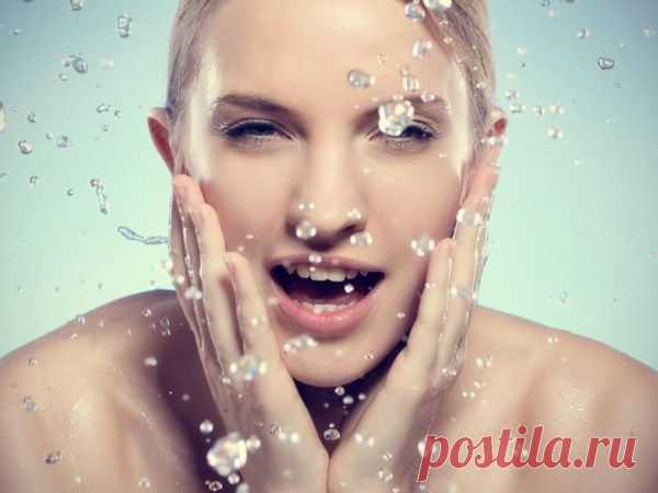 Косметологи рассказали, какой летний уход за кожей является правильным. Косметологи рассказали секреты летнего ухода за кожей, которые помогут сохранить красоту и здоровье в жаркое и душное время года.
Лето является долгожданным временем для отдыха после сложных и напряжённых будней на протяжении всего рабочего года. Однако кожа и волосы в это время года трудятся «на износ», чтобы надолго сохранить природную красоту под изнуряющими лучами палящего солнца и каплями солёной морской воды.