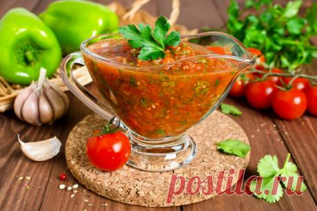 Соус из свежих помидоров с чесноком и зеленью Предлагаем тебе рецепт соуса из свежих помидоров с чесноком и зеленью – это прекрасное дополнение к мясу или рыбе.