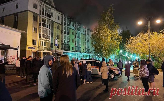 В пятиэтажке в Тобольске взорвался газ. В Тобольске на последнем этаже пятиэтажки взорвался газ, огонь перешел на кровлю жилого дома, сообщило главное управление МЧС по Тюменской области.