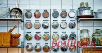 10 идей для хранения специй: удобно, креативно, красиво Тмин, кориандр, кардамон, смесь перцев, карри, палочки корицы, мускатный орех, душистый перец, сушеный имбирь, паприка, сушеные базилик, орегано, розмарин, лаванда, мята — у искусного кулинара на кухне всегда полный арсенал ароматных приправ и душистых тр